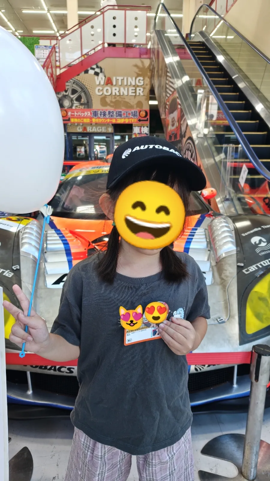 免許証、バッジ頂きました。
帽子も毎回頂けるので本人は喜んでます。

帰りは行列が出来てました。
