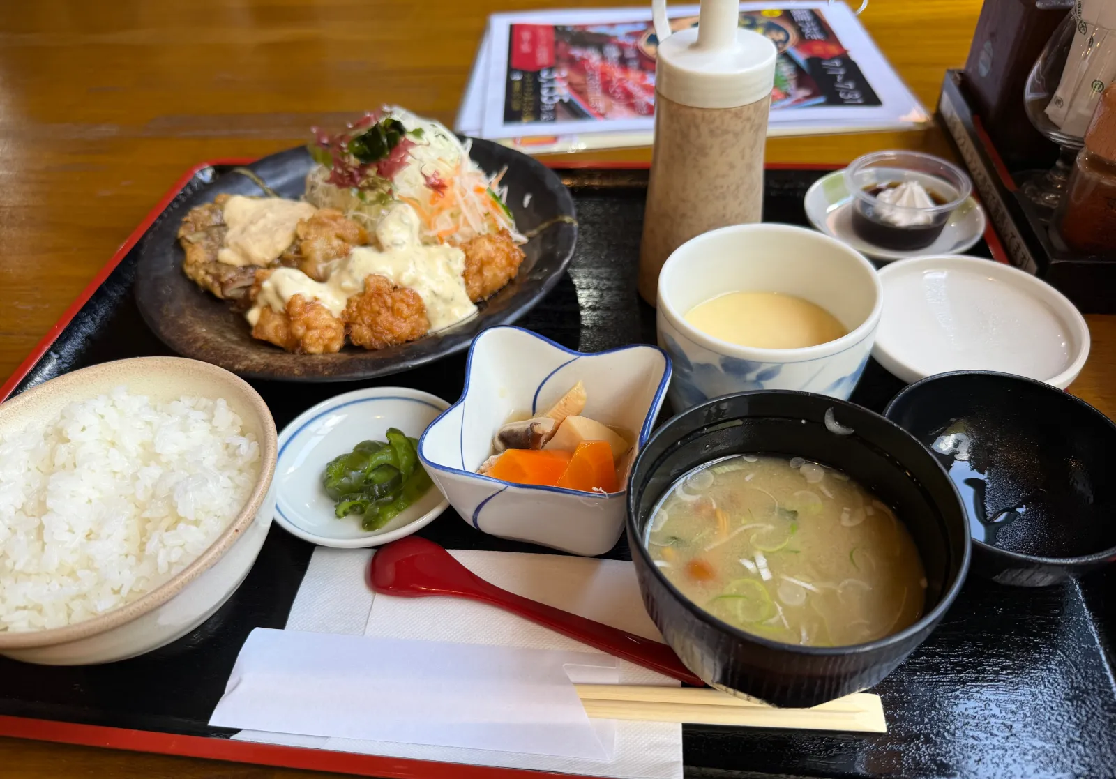 しいたけ大好きなのでこれは食べなきゃ！とレストランへ
でもしいたけ南蛮は初めてなので、保険でしいたけ南蛮とチキン南蛮のハーフ定食を注文