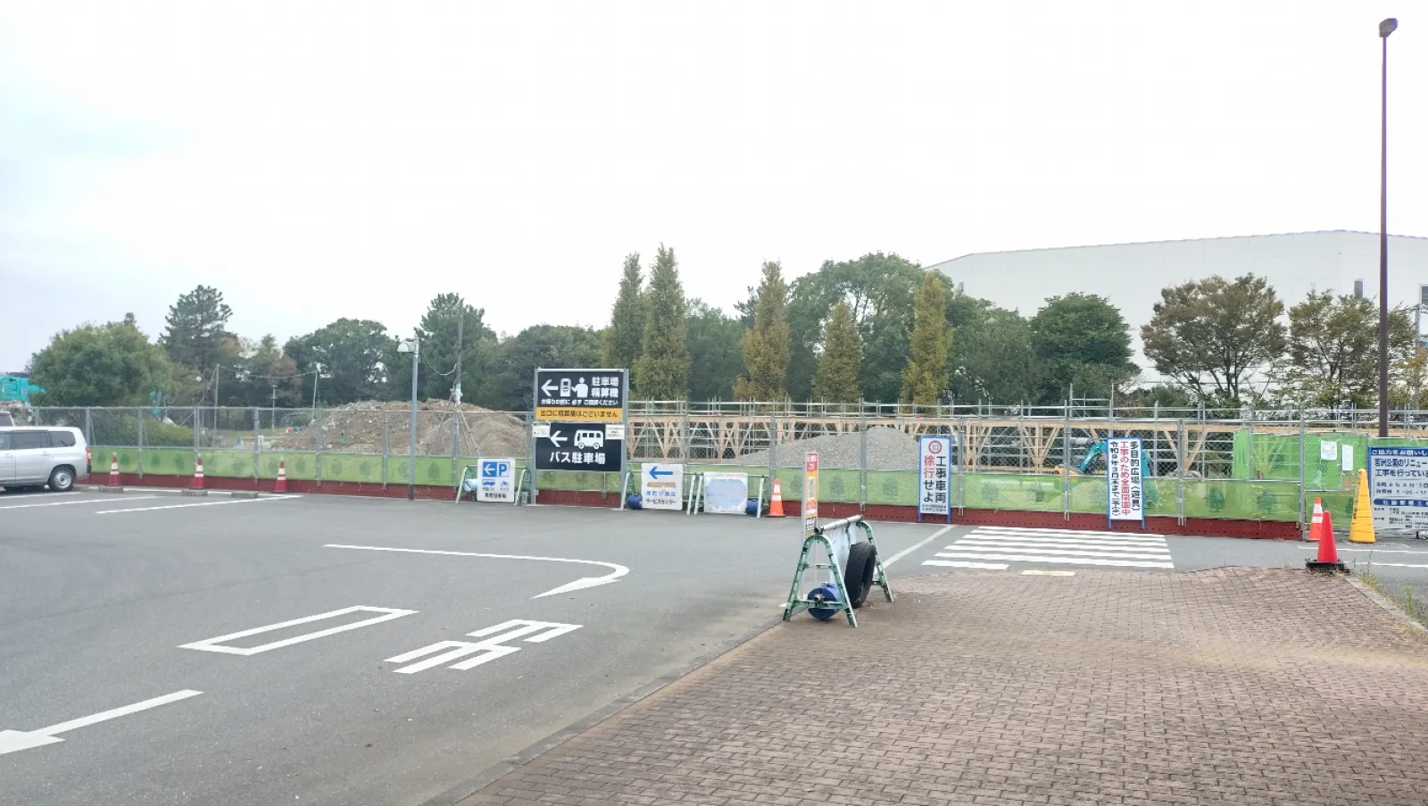 キャンプ場が改修中で、トイレもありません(ﾟ∀ﾟ)
ゴルフ場の方の駐車場からは1キロ以上の距離と思います。