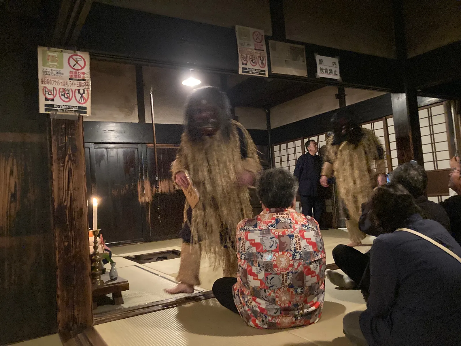 秋田へ来てナマハゲが有名な男鹿半島に来ました。無形文化遺産の紹介施設で、なまはげの体験ができます。地域が大事に守ってきた年末行事を、大事に継承されていました。