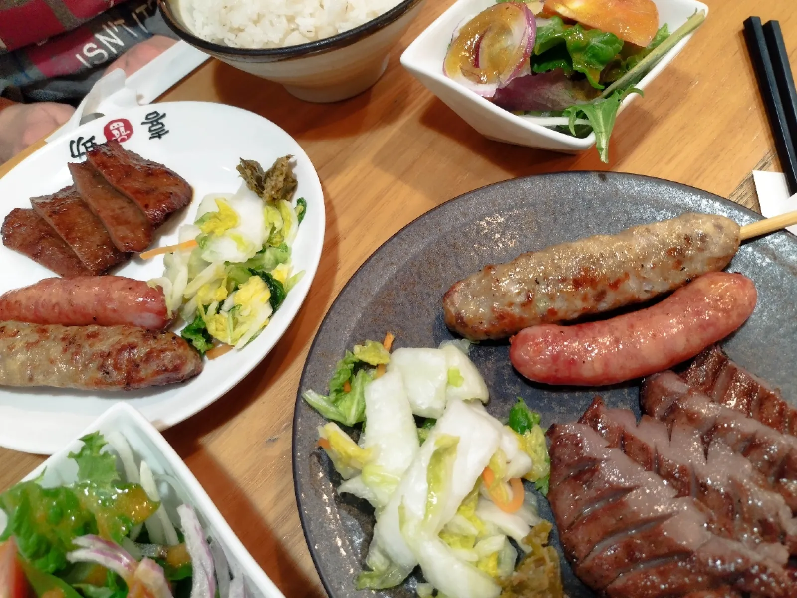 神戸空港を出発して仙台駅に到着した夜。仙台駅近くの食事処で牛タンの晩ごはん。