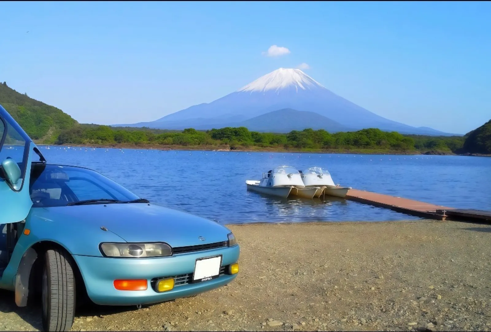 精進湖からみた富士山とセラ