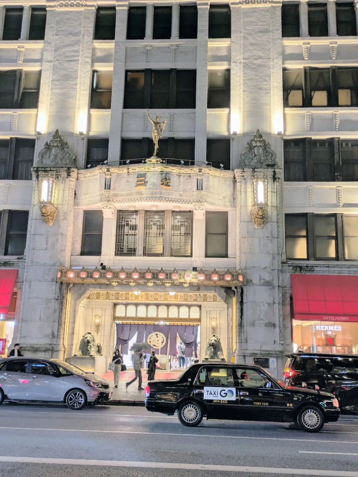 建築の美しさ、装飾の妙に風格が漂ってきます