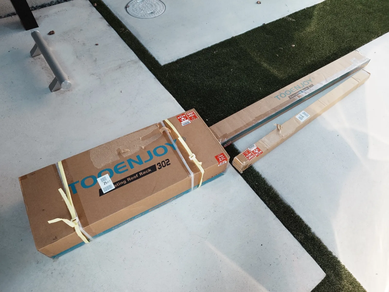 Elevating Roof Rack本体と
オプションの取り付け延長BAR、コンテナラックを購入しました。