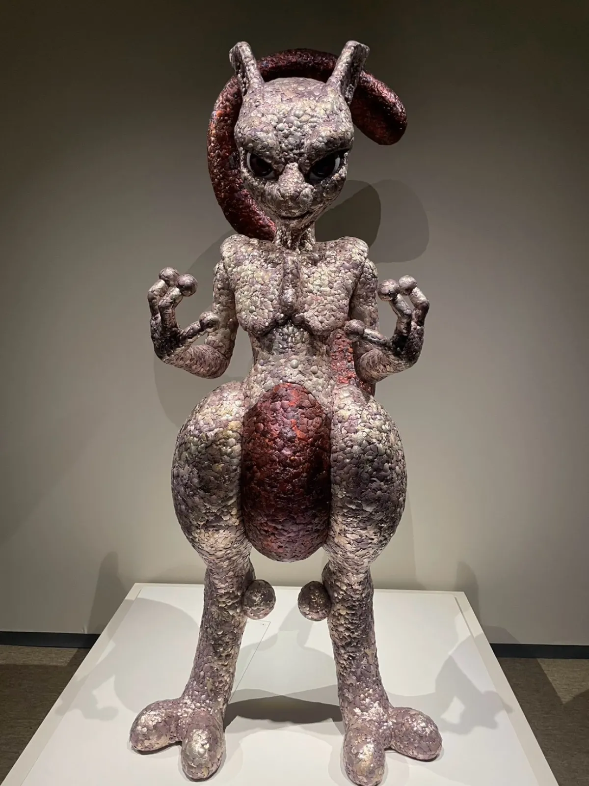 宮城県多賀城市の東北歴史博物館で開催されているポケモン工芸展

このミュウツーはよーく見ると様々な小さなポケモン達によって作られています