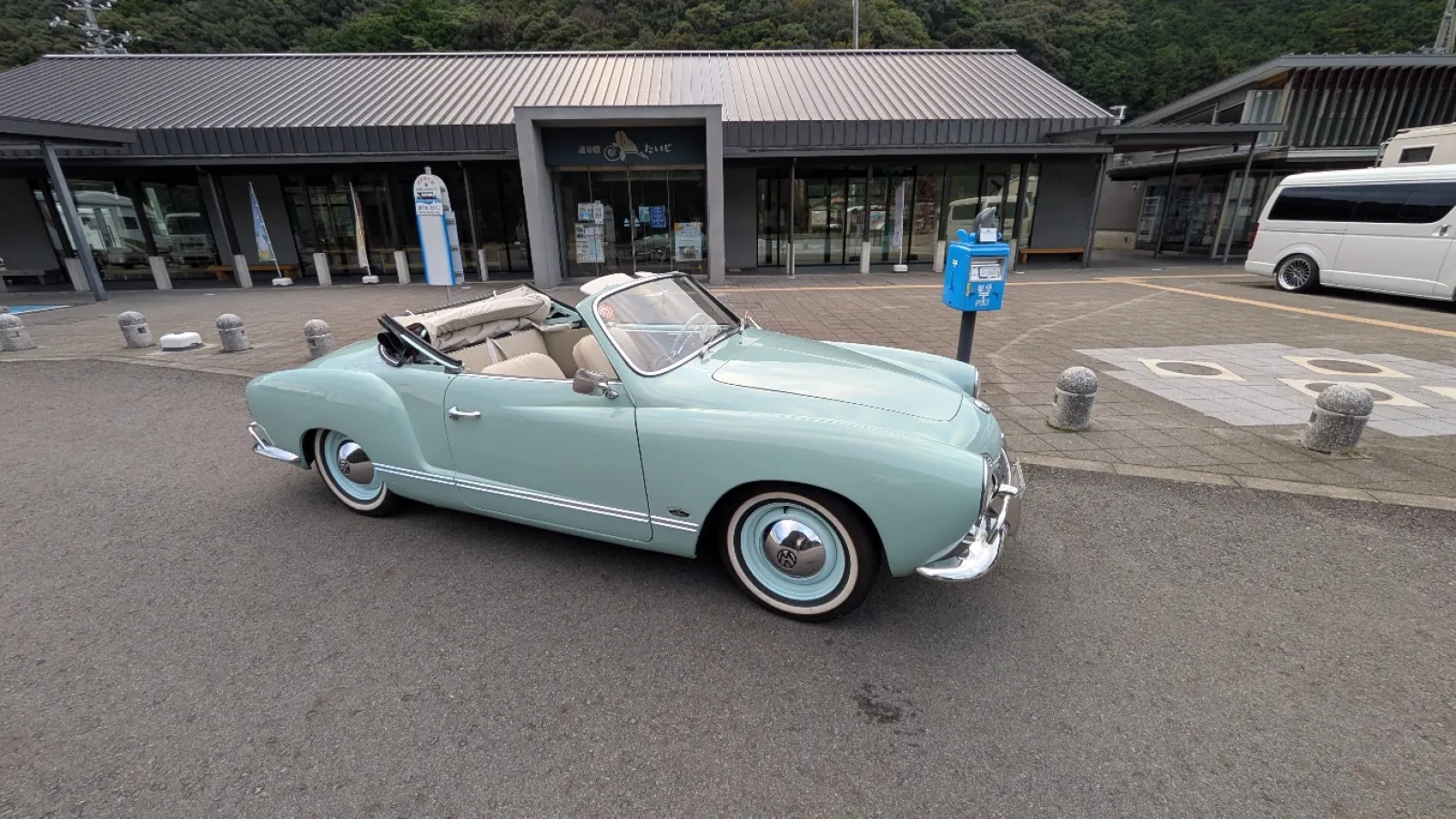 道の駅たいじでイルカポストと。