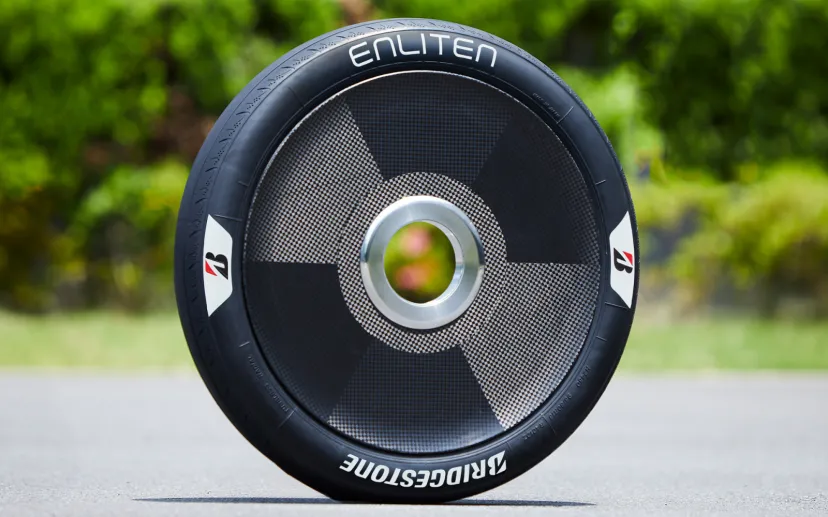 ブリヂストン、再生資源・再生可能資源比率65%以上の「ENLITEN」技術搭載タイヤを「2025 Bridgestone World Solar Challenge」に供給