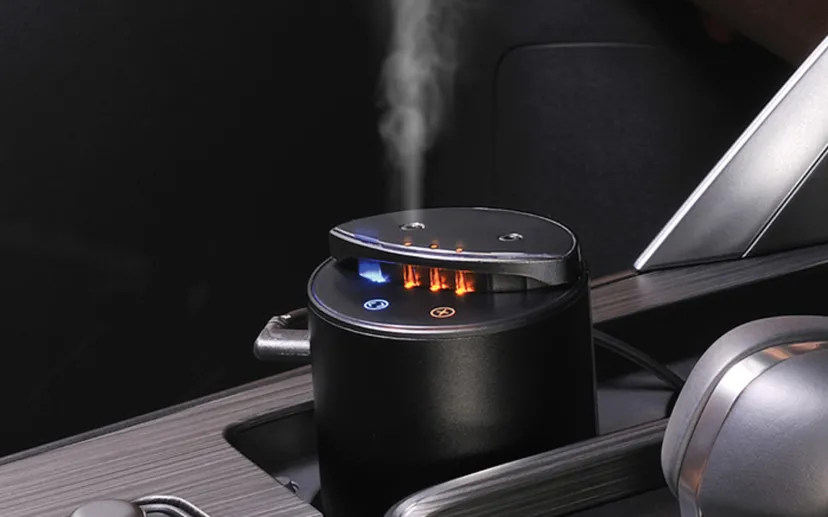 カーメイト、車内で2つの香りを楽しめる新モデル「噴霧式フレグランスディフューザー ダブル ブラック」
