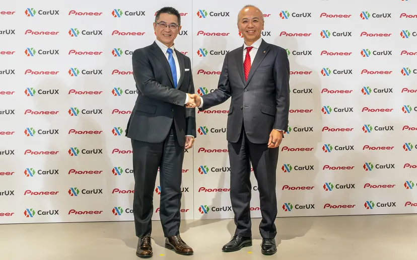 パイオニアの矢原史朗社長とCarUX Holdingのジム・ホン会長が合同記者会見 新体制での方針を説明