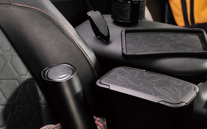 カーメイト、北アルプス白馬三山の等高線柄を採用した新シリーズ「マウントゴート」 第1弾は便利なカー用品5種