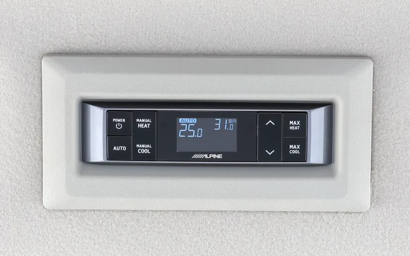 アルパイン、後席からエアコンを操作できる「リアコン」に日産キャラバン用が登場
