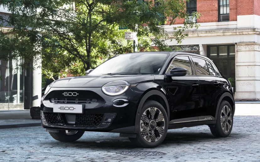 フィアット、「600 ハイブリッド ネロ チネマ」 モノクローム映画から抜け出してきたようなレトロでシックな150台限定車