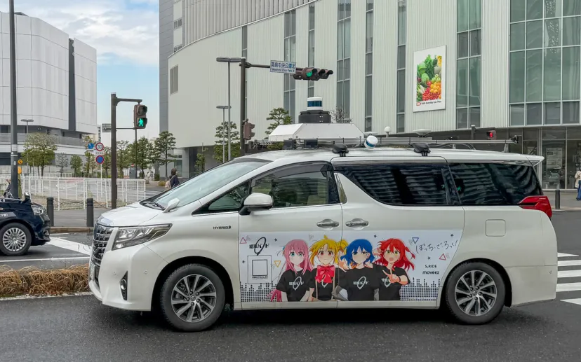 「ぼっち・ざ・ろっく！」結束バンドとドライブ！ S.RIDE、没入型コンテンツを楽しむ自動運転タクシーを横浜で実証運行