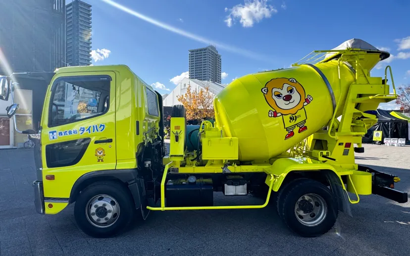 タイハク、生コンクリートミキサー車で「巨大ガラポン」を制作 なくてはならない価値を体験で伝える