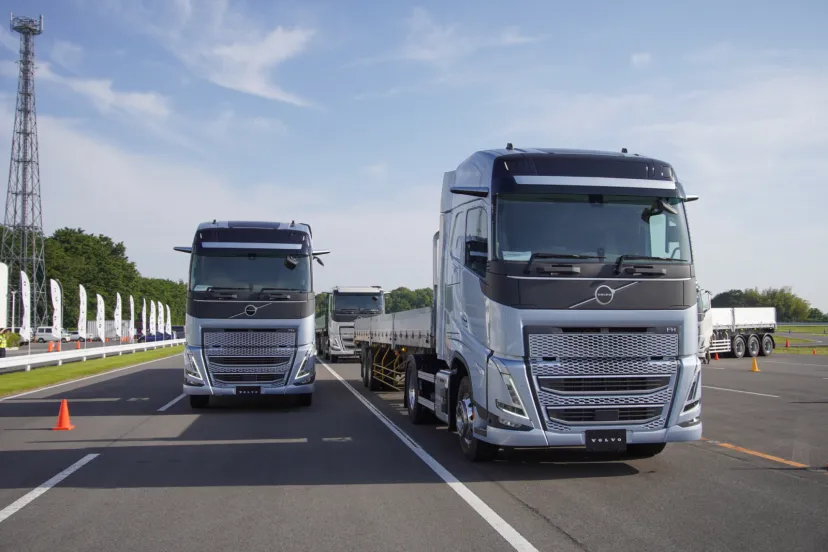 ボルボ・トラック「FH2026年モデル」に試乗 新採用のデジタルミラー「カメラモニターシステム」の使用感は？