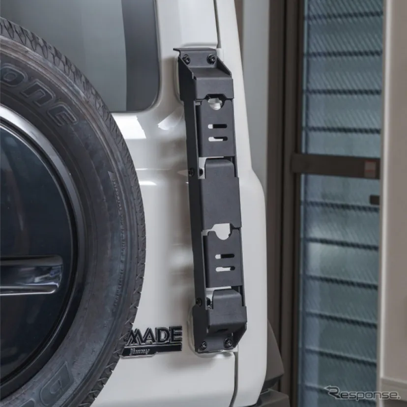 スズキ『ジムニー』シリーズ用、スリムな「リアラダー」登場! ルーフへのアクセスもスタイリッシュに