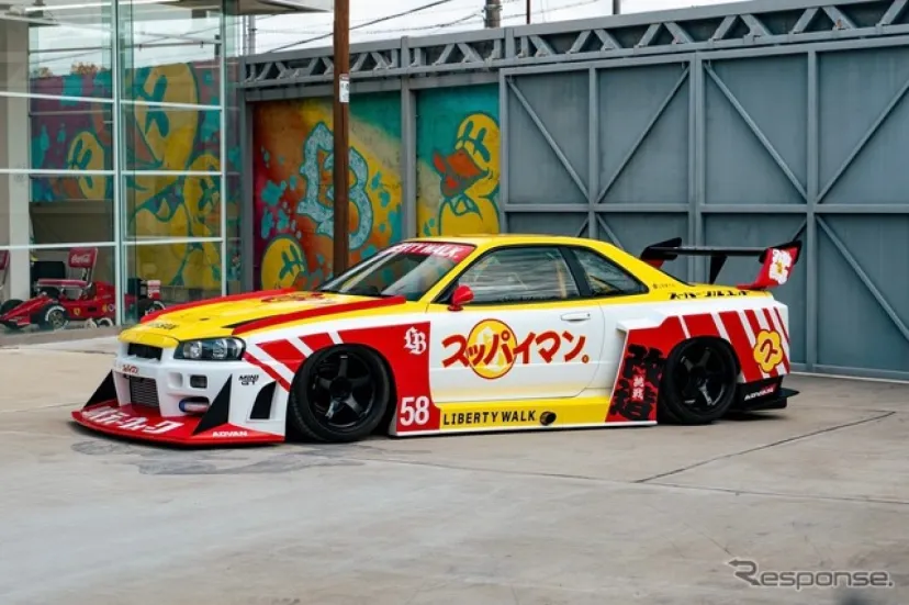 スッパイマンとLIBERTY WALKが異色コラボ、R34『スカイライン』を昭和風にカスタム…大阪オートメッセ2026