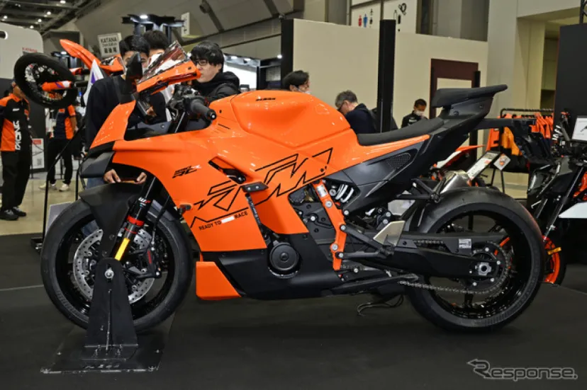 コスパに注目!? KTMの新型スーパースポーツ『990 RC R』…東京モーターサイクルショー2026
