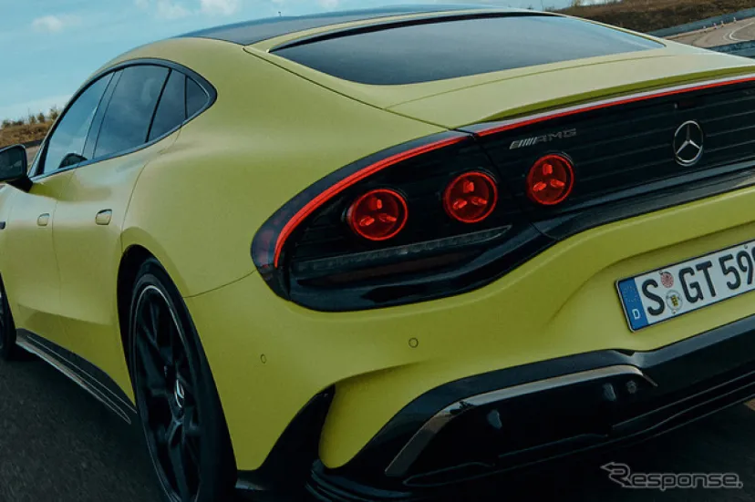 「クセが強すぎる」新型メルセデスAMG『GT 4ドアクーペ』、そのデザインと性能にSNSでは驚愕の声