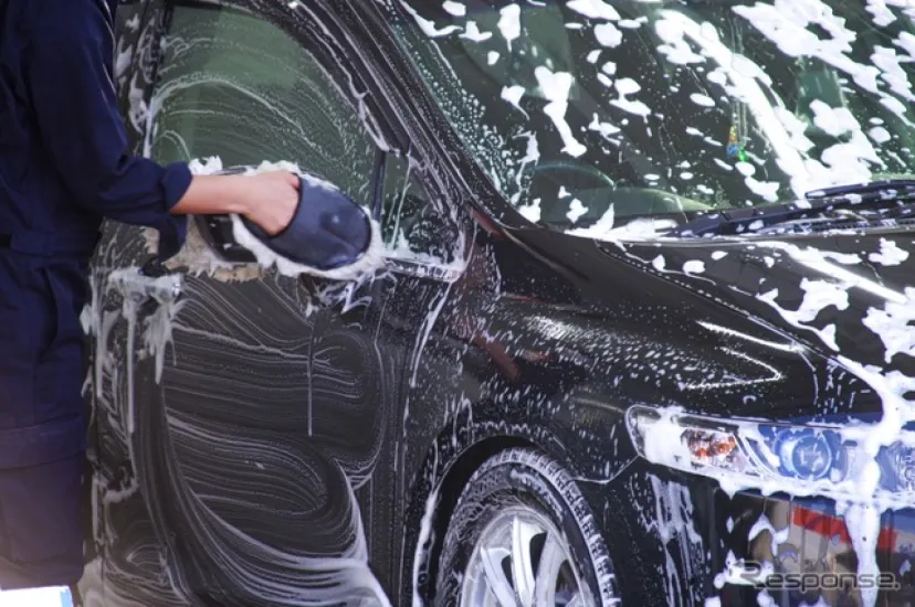 炎天下の洗車はなぜNG？ 水ジミ・シャンプー跡を防ぐ夏の洗車方法～Weeklyメンテナンス～