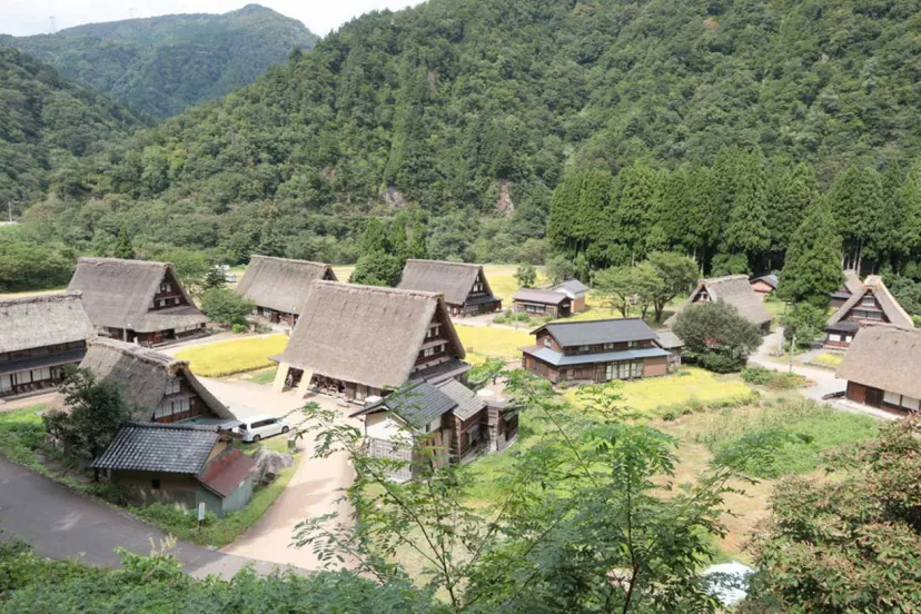 富山県【南砺市エリア】車で巡る彫刻の町から世界遺産まで