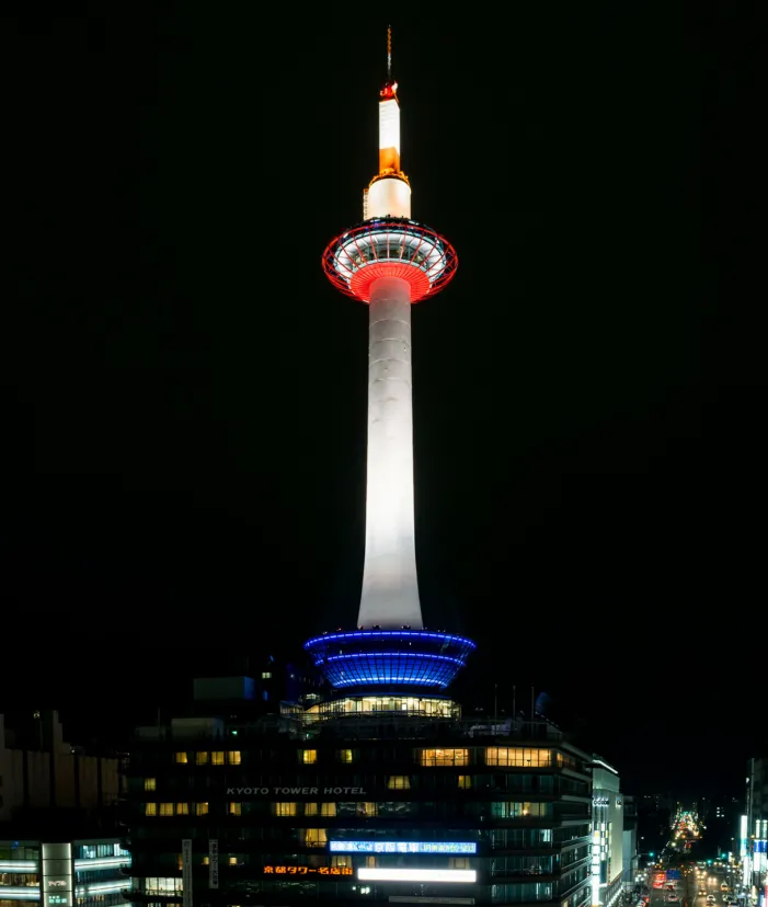 地上100mから送り火を鑑賞！「京都タワー展望室 五山送り火鑑賞 2023」開催