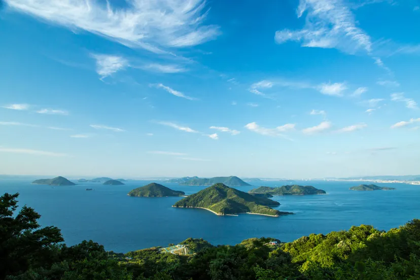 香川西部・三豊に来たら立ち寄りたい！自然とアートの島・粟島