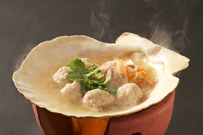 【100年フード】旬の魚介や野菜、山菜を煮込んだ一人鍋料理。秋田県「秋田かやき」