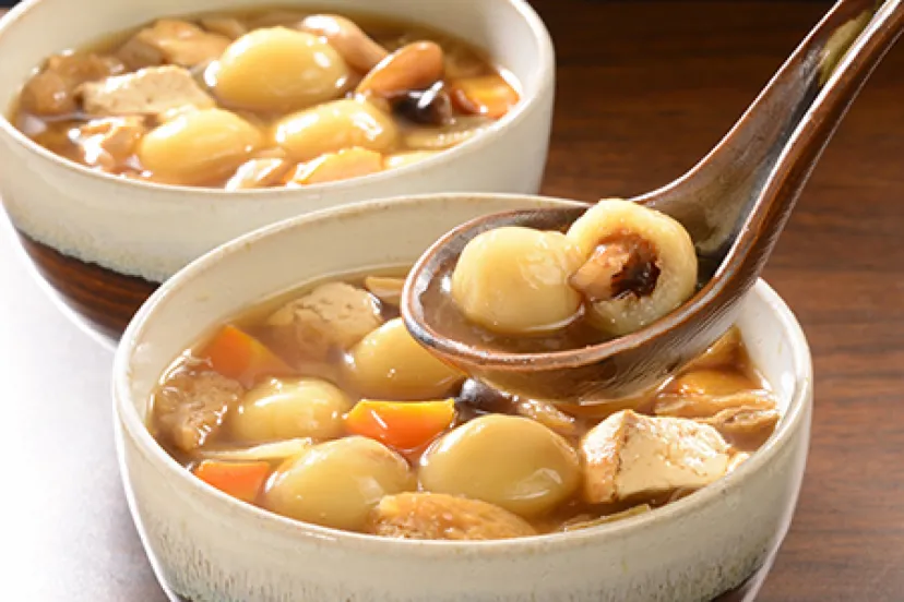 【100年フード】汁はしょっぱく、団子は甘い不思議な伝統食。岩手県「まめぶ」