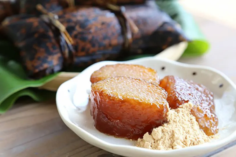 【100年フード】とろけるような舌触りで親しまれる餅菓子。鹿児島県「あくまき」