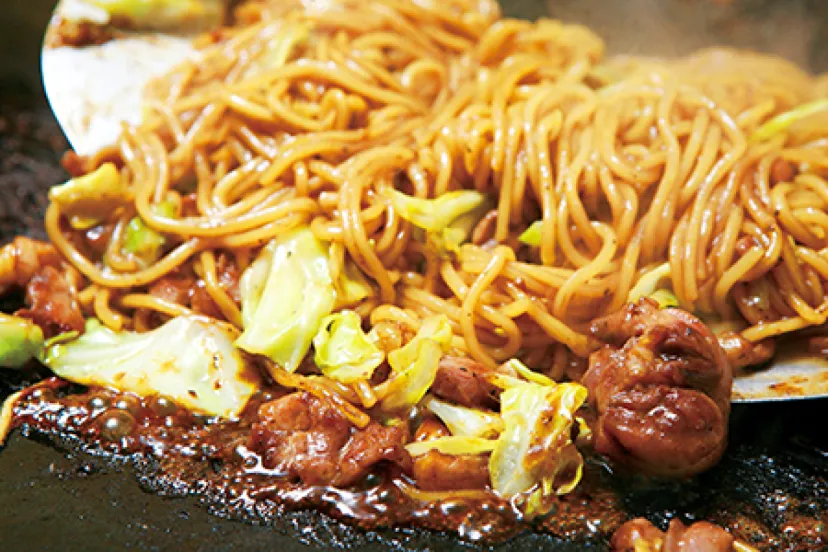 【100年フード】香り豊かなタレが食欲をそそる!岡山県の「ひるぜん焼そば」