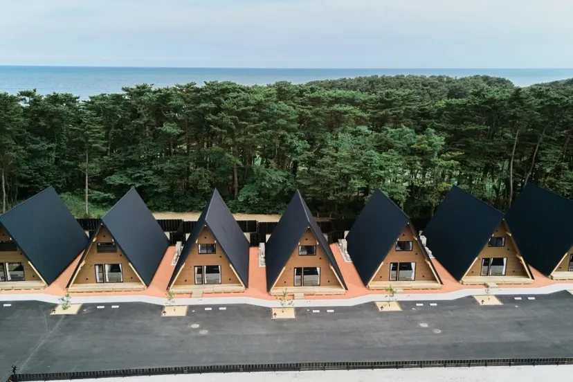 茨城でプライベート滞在が叶う！「大洗パークホテル」内に全棟サウナ・温泉露天風呂付きのヴィラがオープン