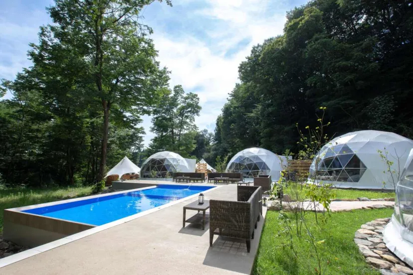 「THE FIVE RIVERS FINE GLAMPING 群馬 白沢」で、ホタルサウナ＆ホタル観賞会を開催中