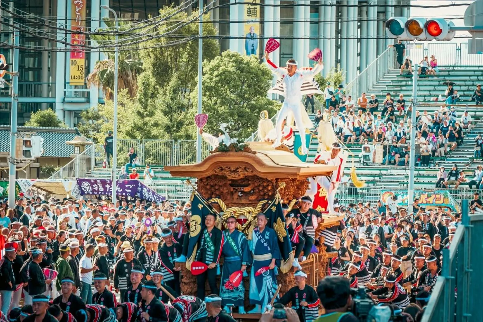 大阪・秋の風物詩！300年続く歴史と伝統を誇る「岸和田だんじり祭」9/13・14・15開催 | ドライブ・旅行 |  カーライフ・カー用品サイトMOBILA（モビラ）