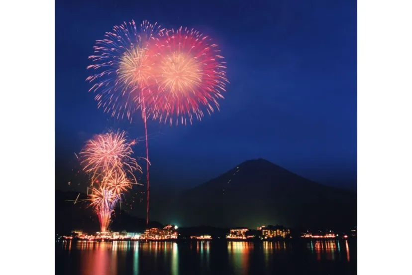 山梨の夏の訪れを告げる風物詩「富士山・河口湖　山開き祭り花火大会」7/6開催