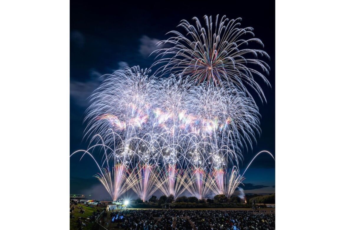 茨城の秋の夜空を約13,000発の花火が彩る「第57回常総きぬ川花火大会