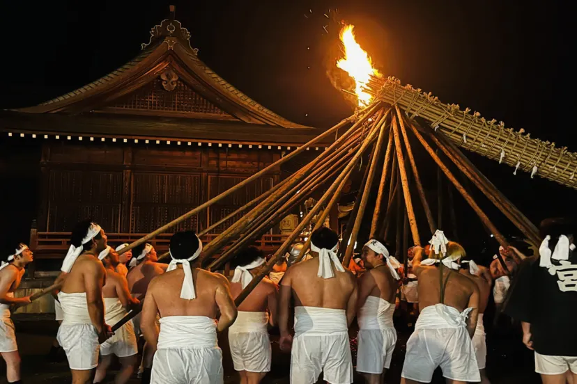 福岡県筑後市の伝統の火祭り「鬼の修正会」1/4開催、迫力満点の大松明を支える参加者募集