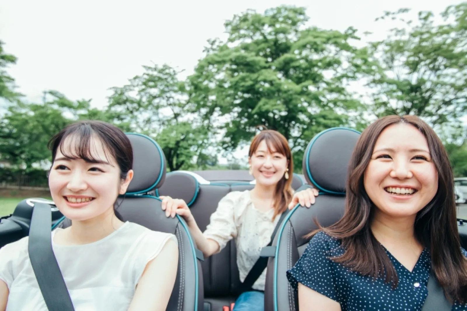 仲間同士でドライブ。割勘?手土産は用意するべき? | ドライブ・旅行 | カーライフ・カー用品サイトMOBILA(モビラ)