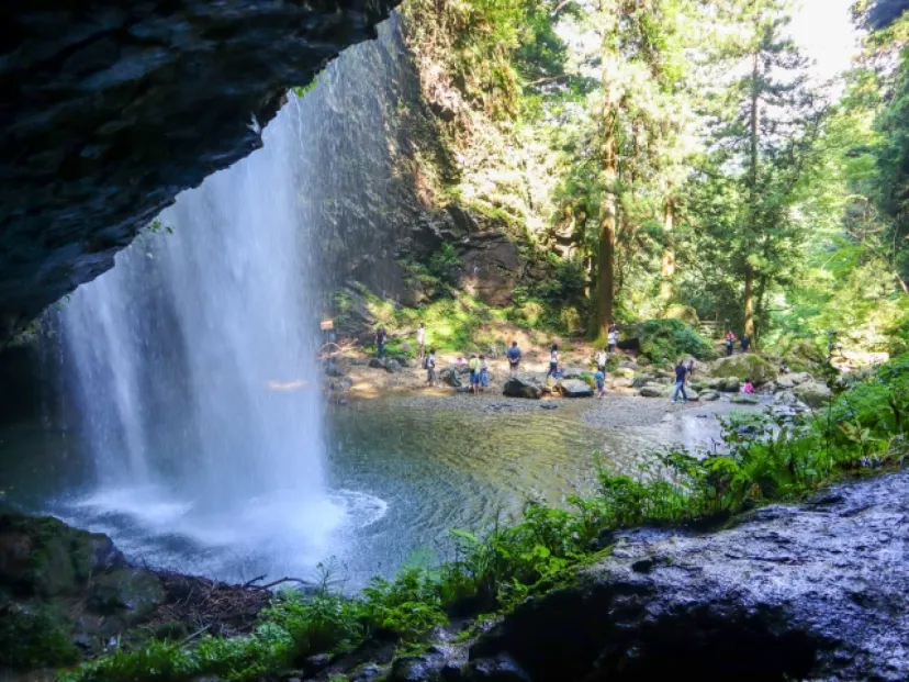 車で行きたい!美しい滝スポット10選・ 西日本編