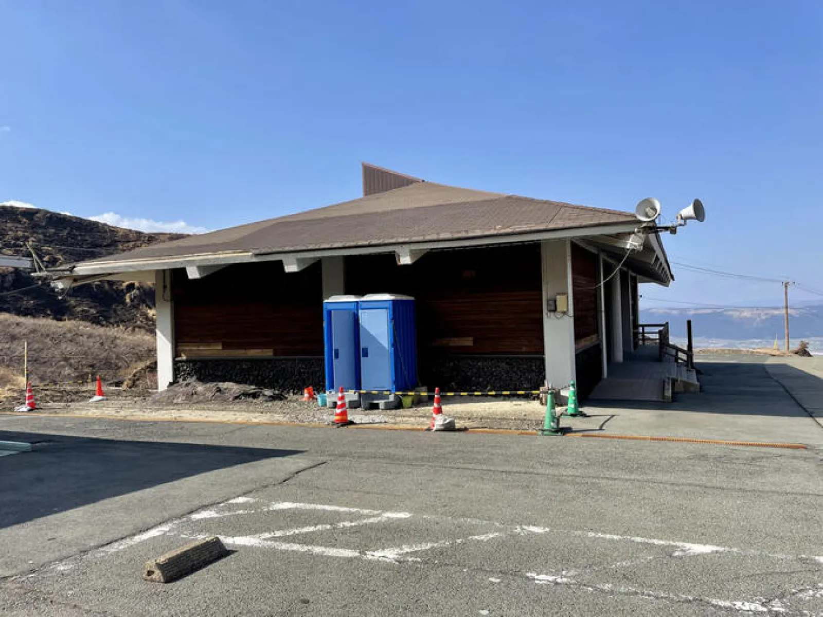 阿蘇山　仙酔峡駐車場　仮設トイレ