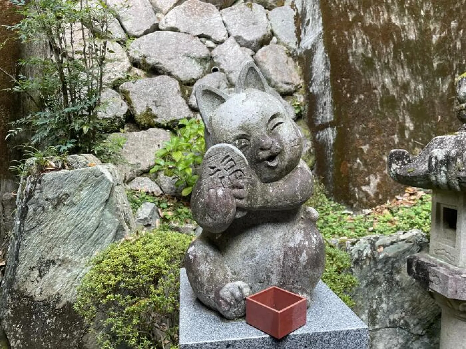 猫の像