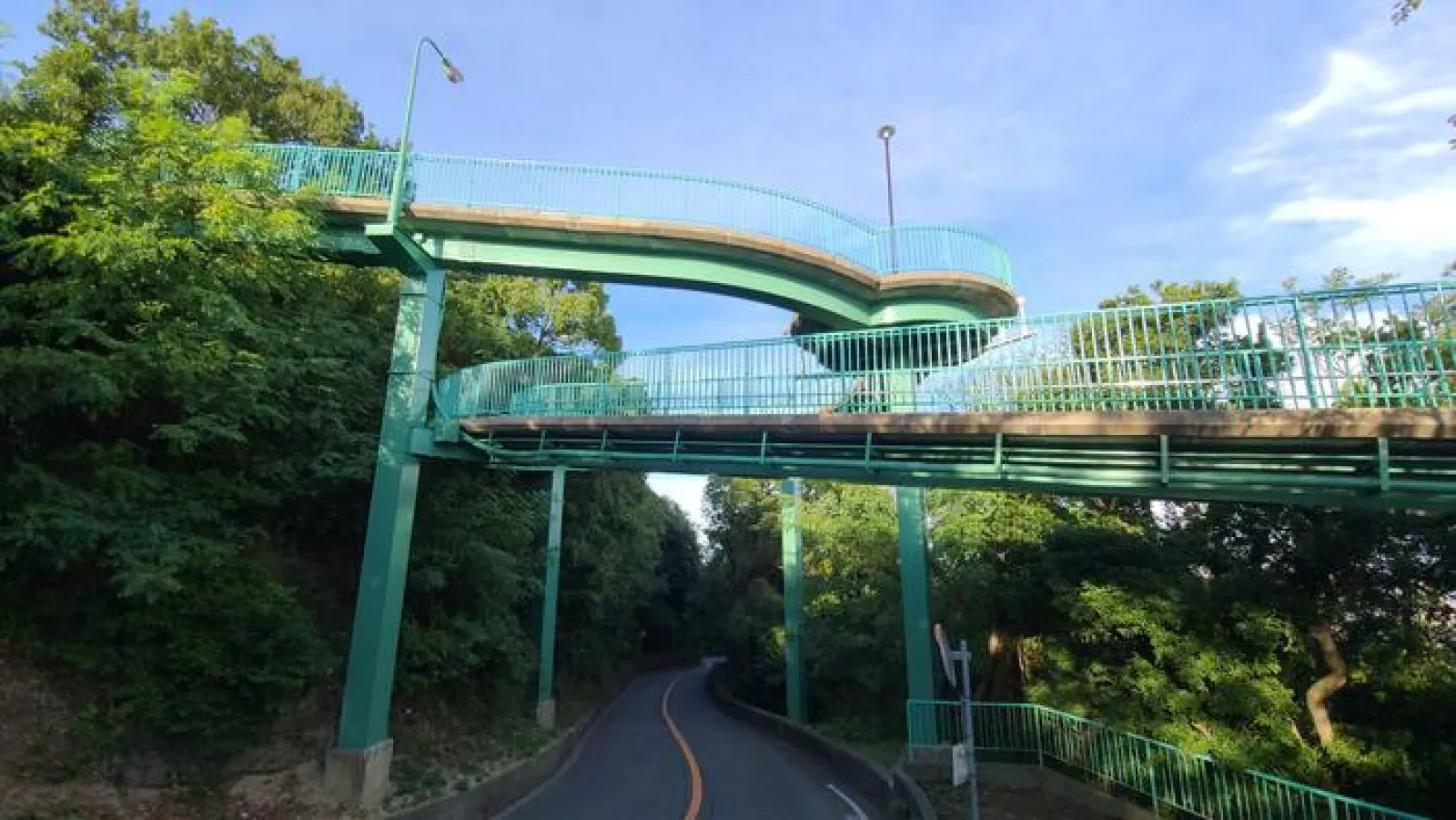 ビーナステラスまで続くループ橋