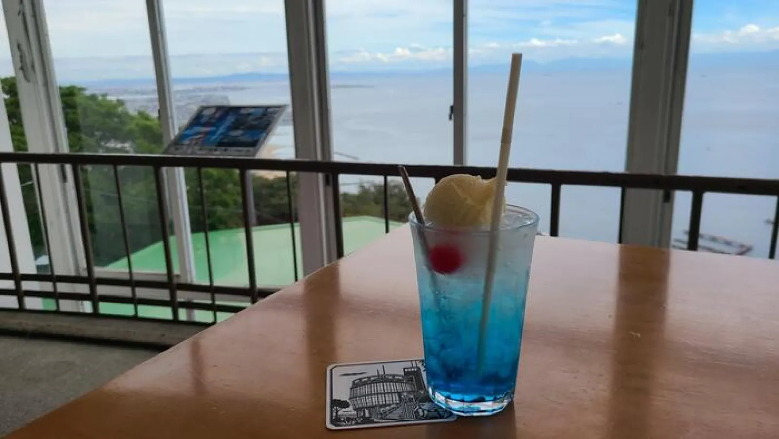 昭和気分を満喫するならクリームソーダで