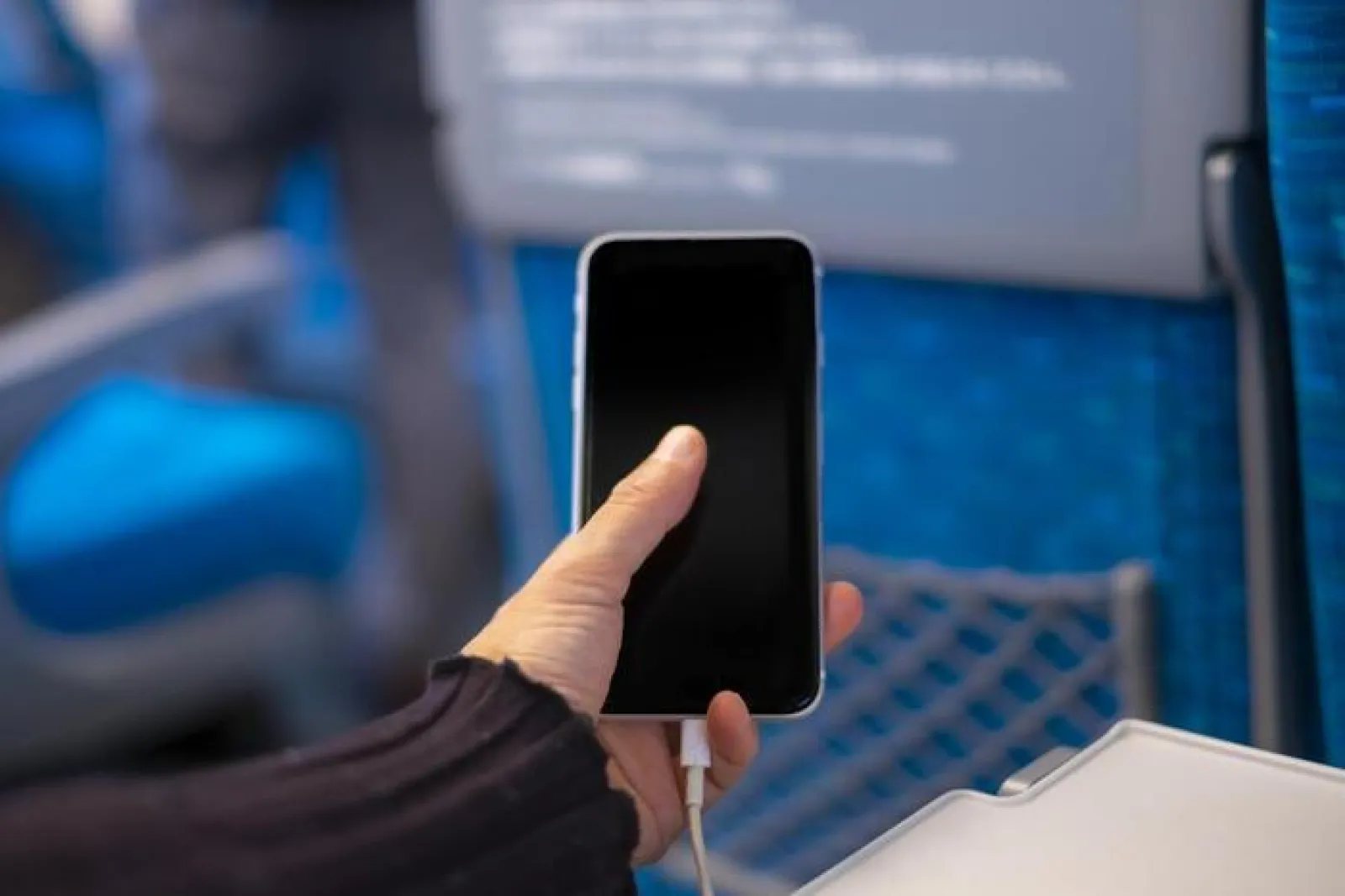 新幹線車内スマホ