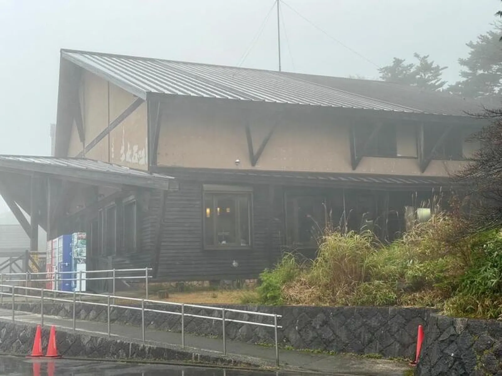 大台ヶ原駐車場　上北山村物産店