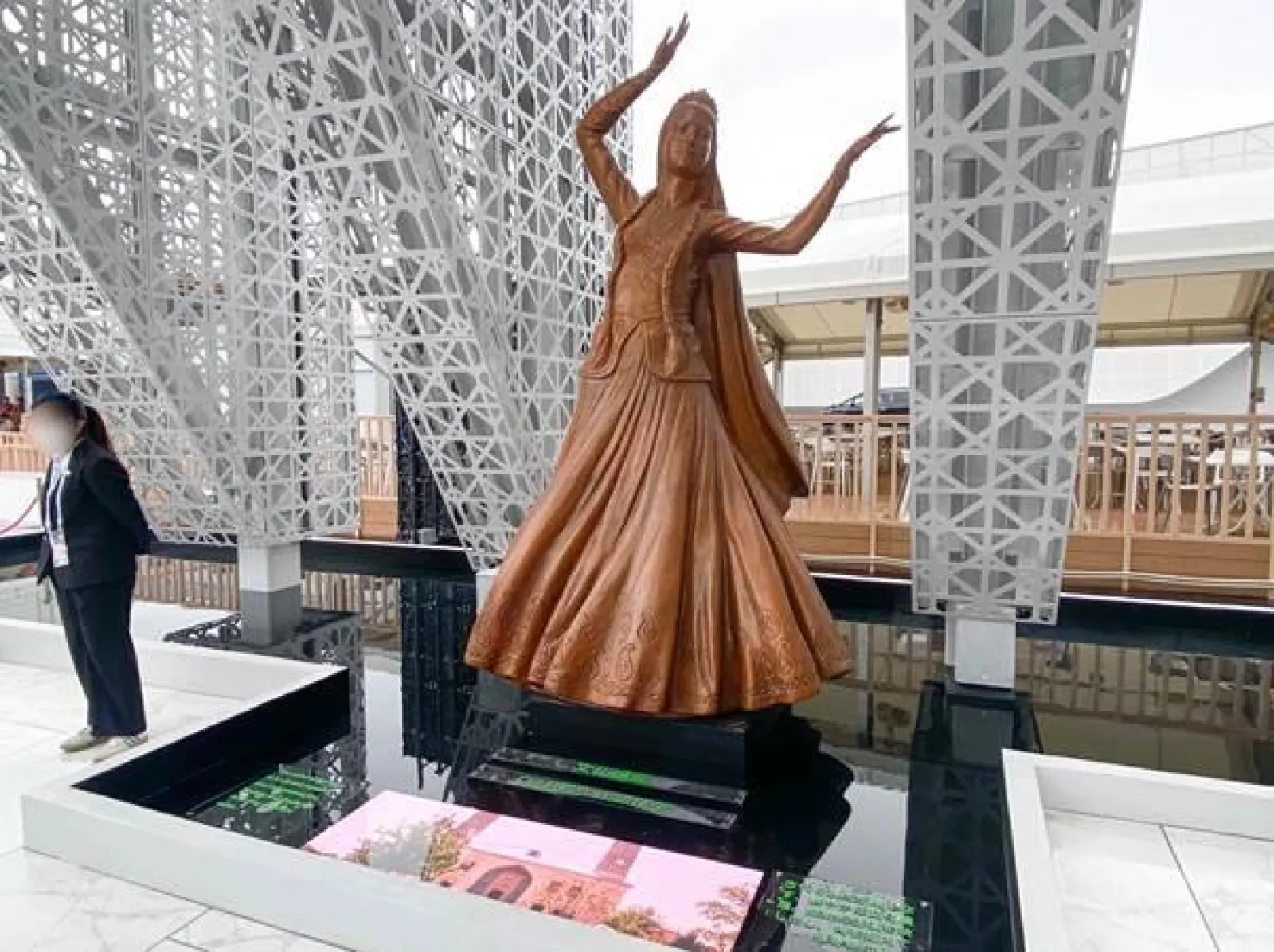 大阪・関西万博　アゼルバイジャンパビリオン「七つの美（女性像）」