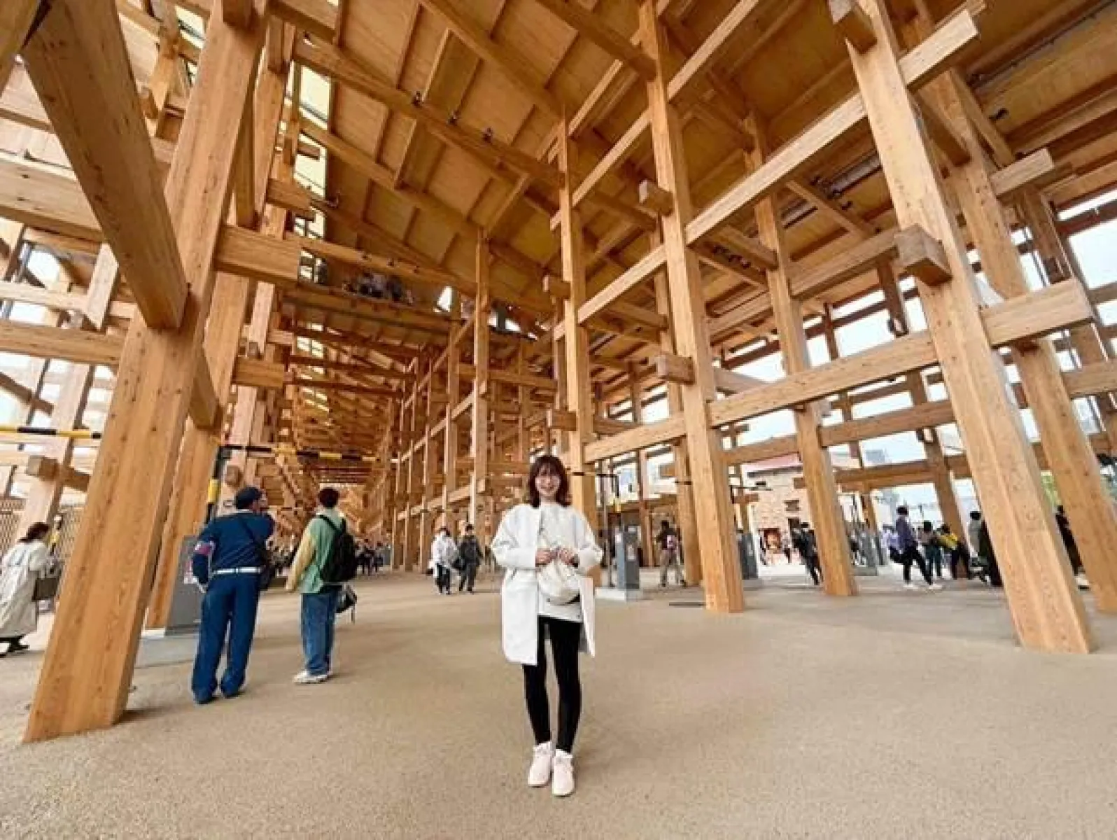 大阪・関西万博　大屋根リングの下