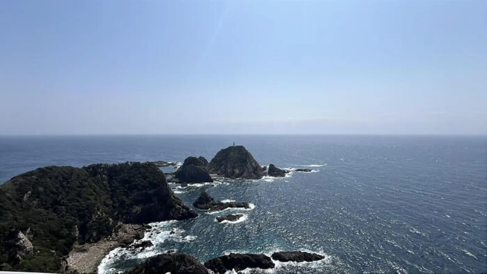 佐多岬展望台の休憩所からの景色