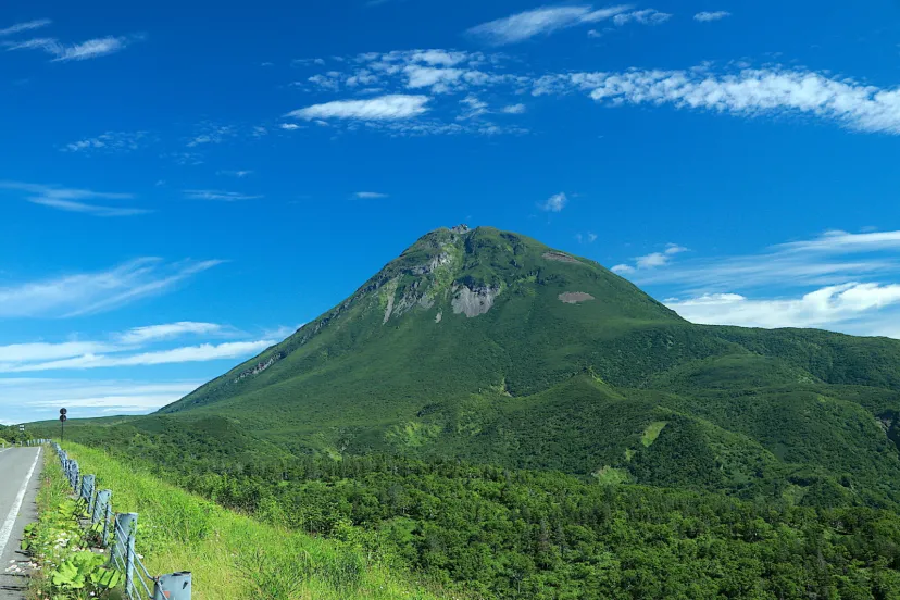 【山と秘湯をめぐる】北海道〜最果ての百名山・羅臼岳と緑が映える岩尾別温泉 三段の湯〜
