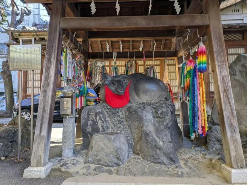 牛嶋神社の三輪鳥居と撫で牛を巡る散歩旅|浅草〜スカイツリー観光の穴場